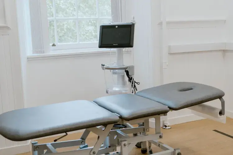 sport massage bed in room with screen